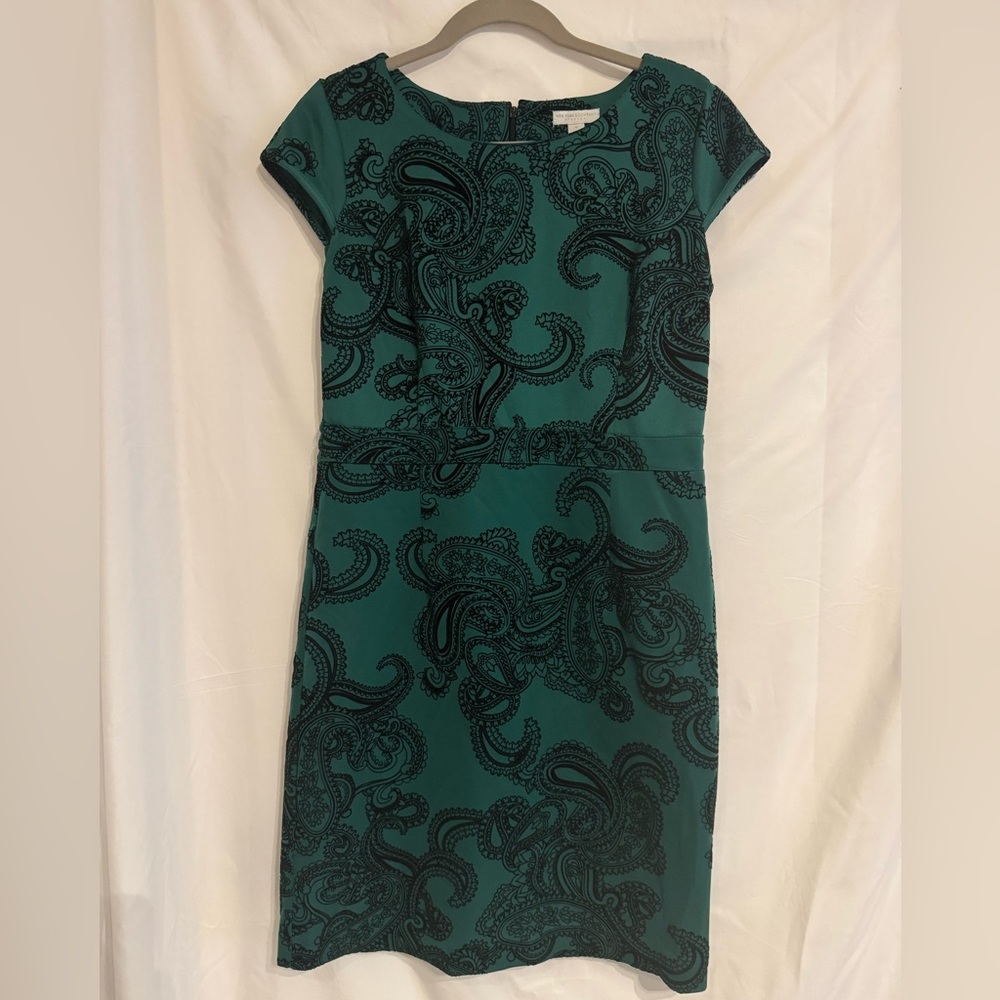 New York & Company Green Paisley Midi Dress